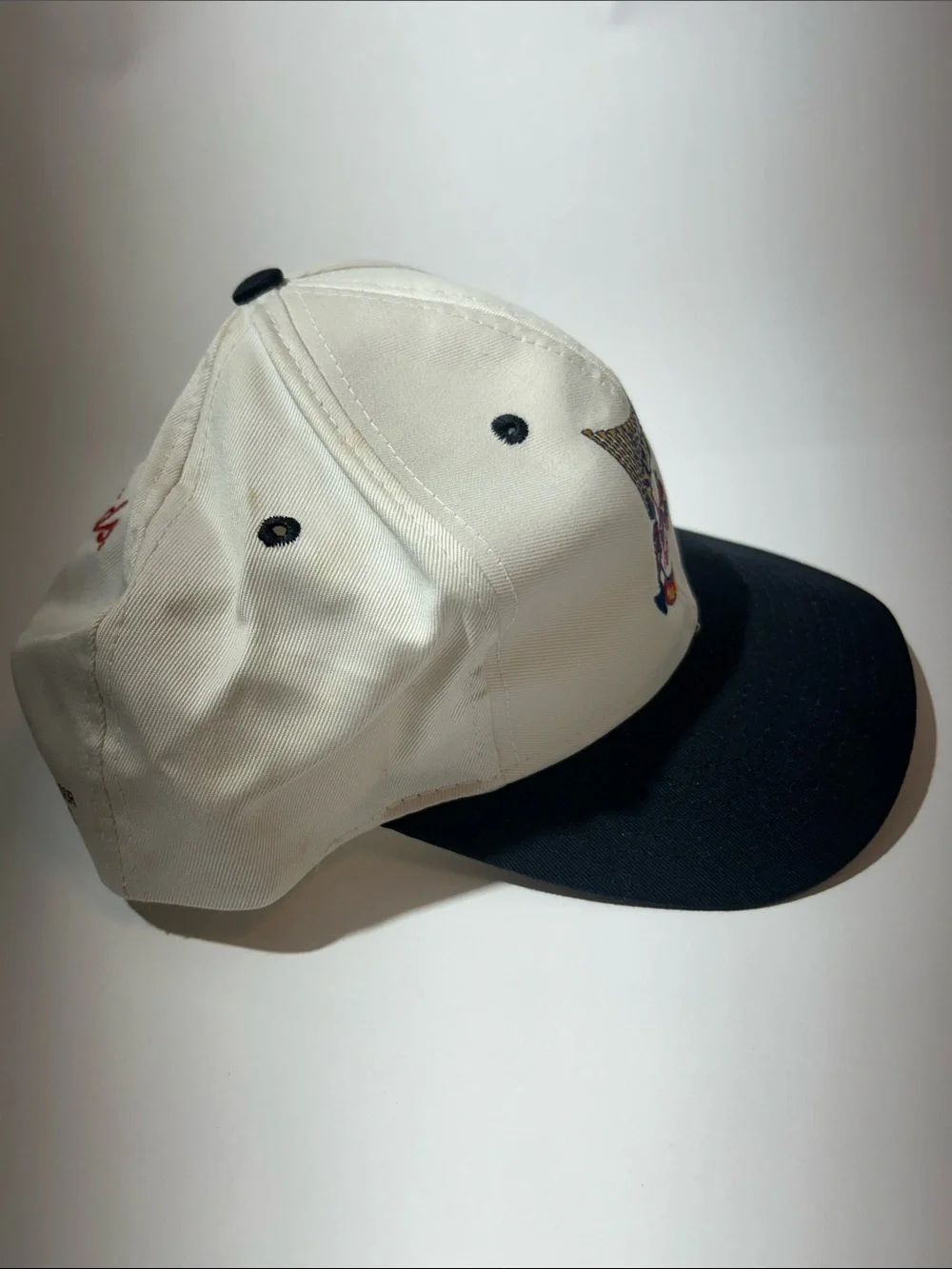 Vintage Atlanta Braves 1995 World Champions Ball Cap - White & Navy (Stains)